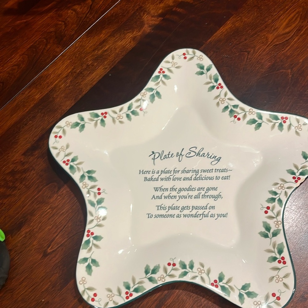 plate of sharing Winterberry NWT